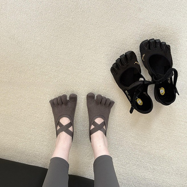 Pilates Yoga Grip Socks - 女性用クロスストラップ5本指ヨガソックス滑り止めシリコングリップ付き通気性ピラティスバレフィットネスソックス（ホームスタジオ用）