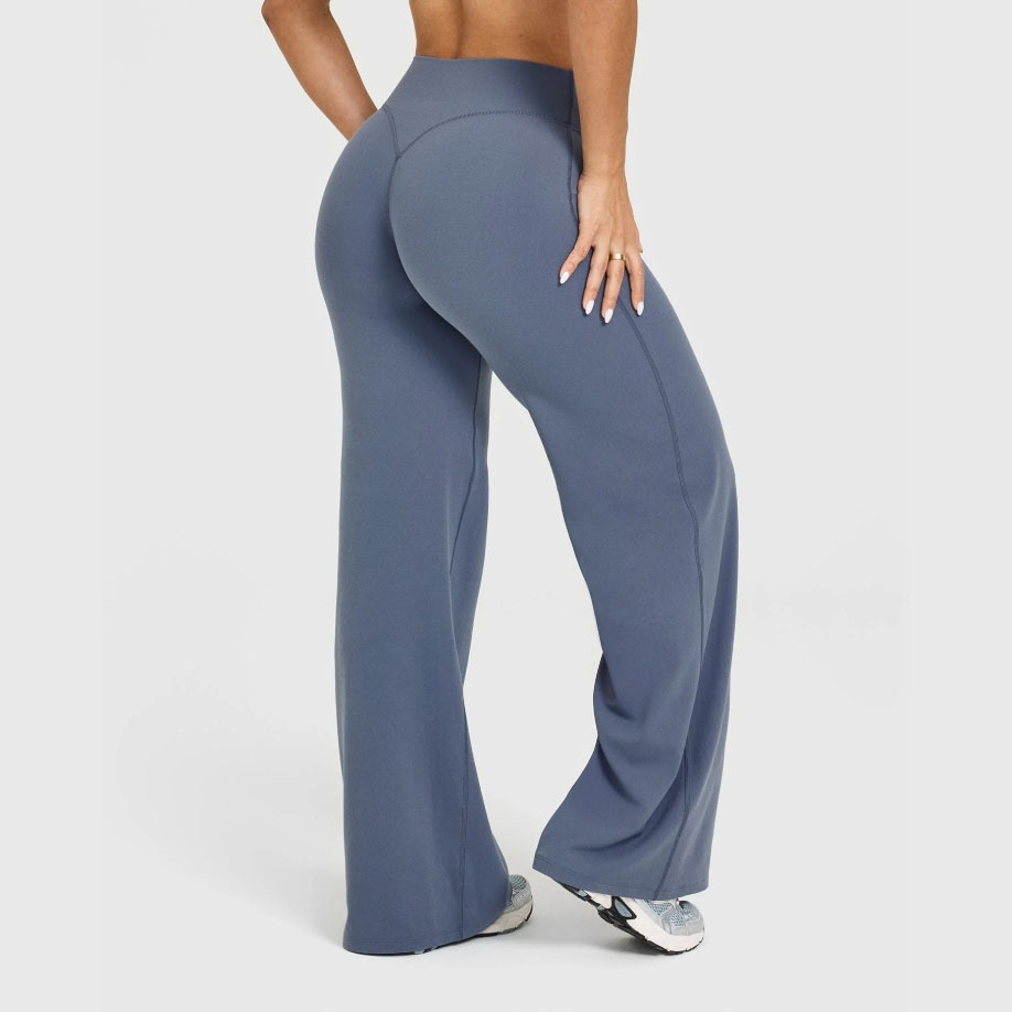 スポーツパンツ ストレートレッグパンツ 超ソフトバター生地  - Pilates In Yoga Pants のレビューと価格
