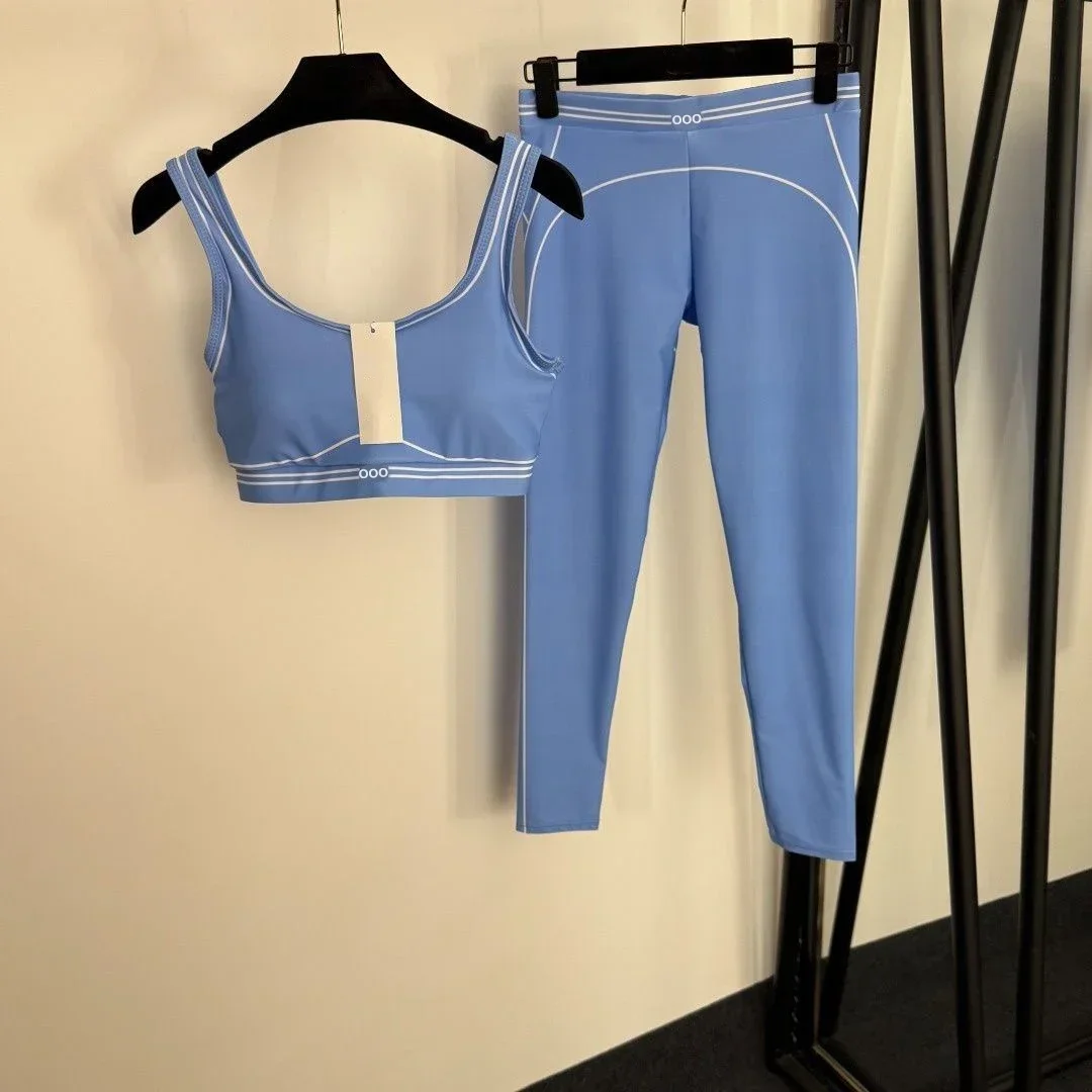 タンクトップとパンツのツーピース、通気性のあるストレッチ素材 - Pilates In Yoga Pants のレビューと価格