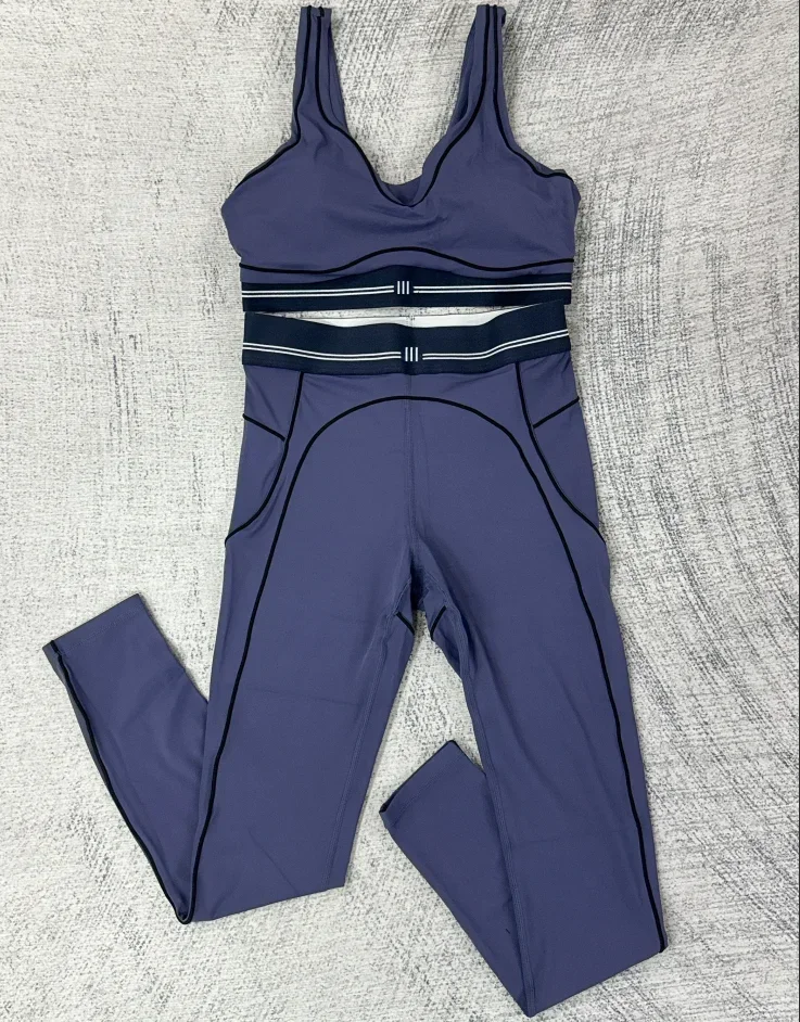 タンクトップとパンツのツーピース、通気性のあるストレッチ素材 - Pilates In Yoga Pants のレビューと価格