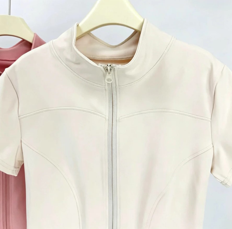 シンプルなスポーツスタイルの女性用半袖ヨガTシャツ、スリムフ - Pilates Yoga Wrap Top のレビューと価格