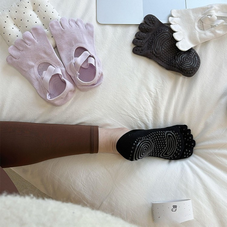 女性用クロスストラップ5本指ヨガソックス滑り止めシリコングリ - Pilates Yoga Grip Socks のレビューと価格