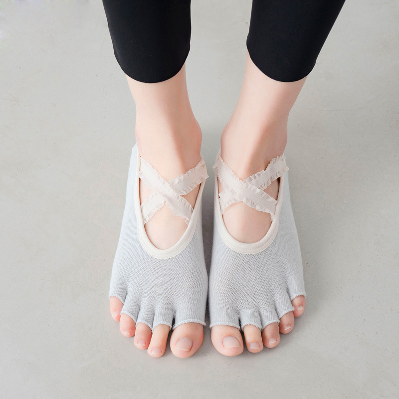 5本指のヨガソックス,レース,クロスストラップ,滑り止め,バ - Pilates Yoga Grip Socks のレビューと価格